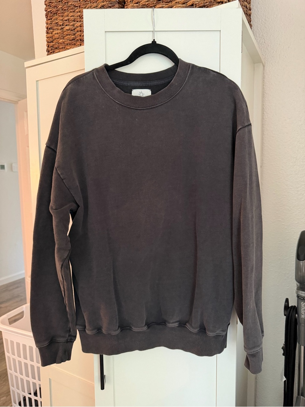 aerie women’s Washed Crewneck Sweatshirt - Charcoal Gray